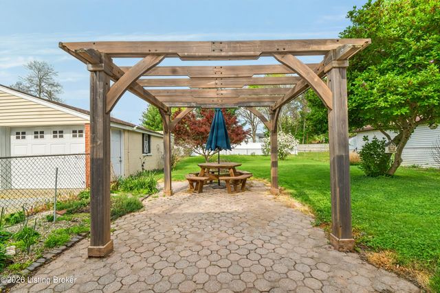 10507 Grafton Hall Rd, Louisville, KY 40272
