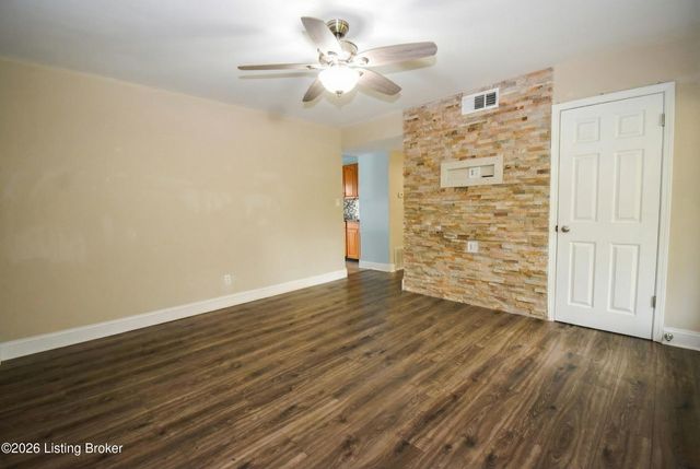 10507 Grafton Hall Rd, Louisville, KY 40272