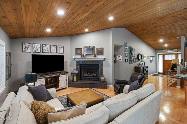 909 Claw Lane, Kodak, TN 37764