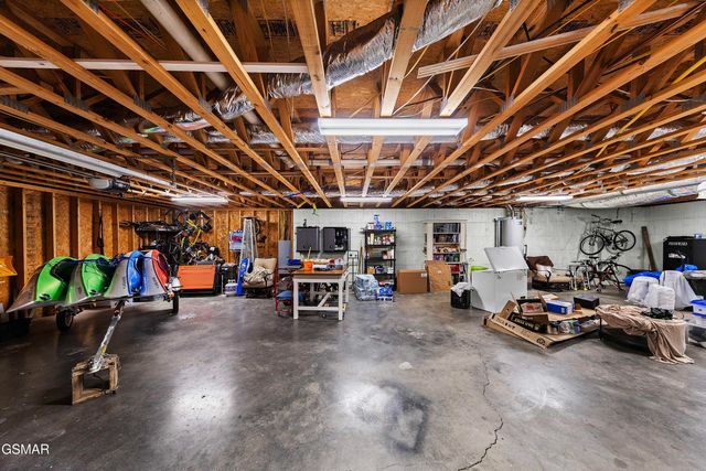 909 Claw Lane, Kodak, TN 37764