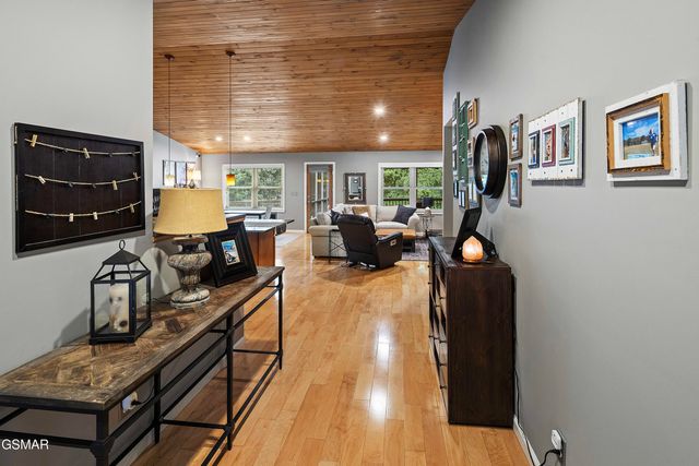 909 Claw Lane, Kodak, TN 37764