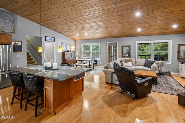 909 Claw Lane, Kodak, TN 37764