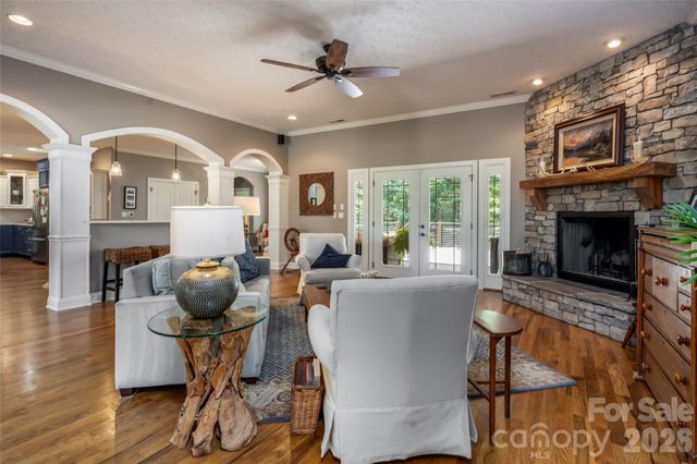 170 Cape Martin Circle, Hendersonville, NC 28791