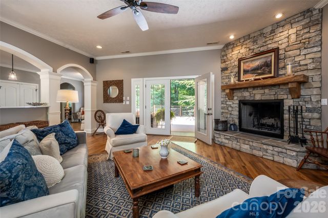 170 Cape Martin Circle, Hendersonville, NC 28791