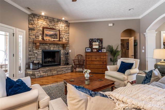 170 Cape Martin Circle, Hendersonville, NC 28791