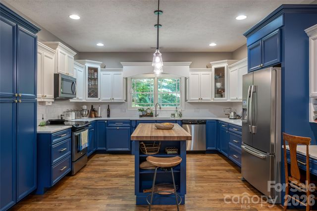 170 Cape Martin Circle, Hendersonville, NC 28791