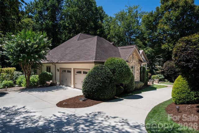 170 Cape Martin Circle, Hendersonville, NC 28791