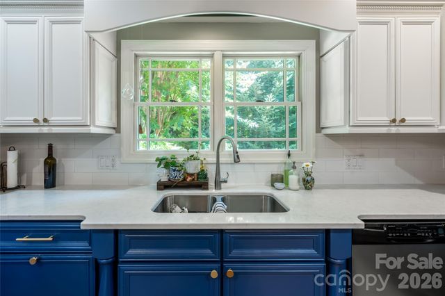 170 Cape Martin Circle, Hendersonville, NC 28791