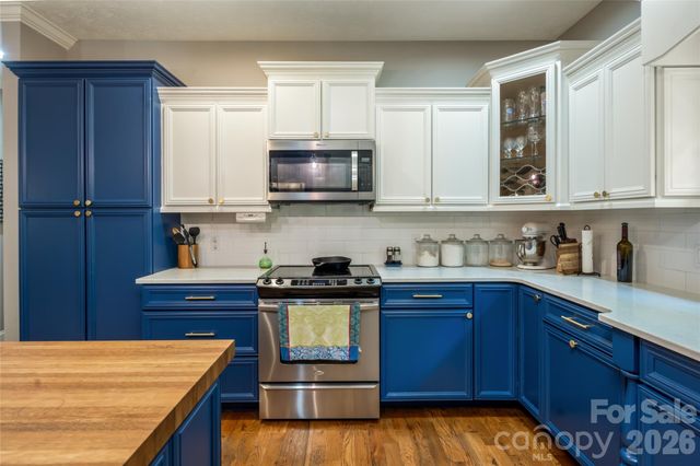 170 Cape Martin Circle, Hendersonville, NC 28791