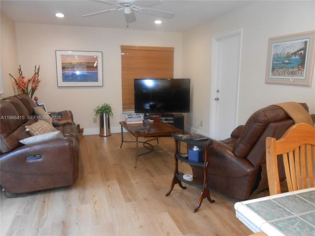 128 Laurel Rd, Hollywood, FL 33021