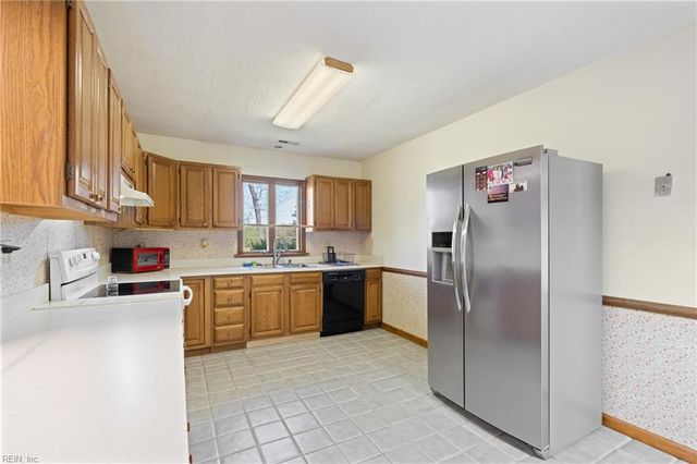12522 Doles RD, Zuni, VA 23898