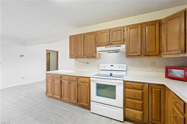 12522 Doles RD, Zuni, VA 23898