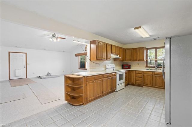 12522 Doles RD, Zuni, VA 23898