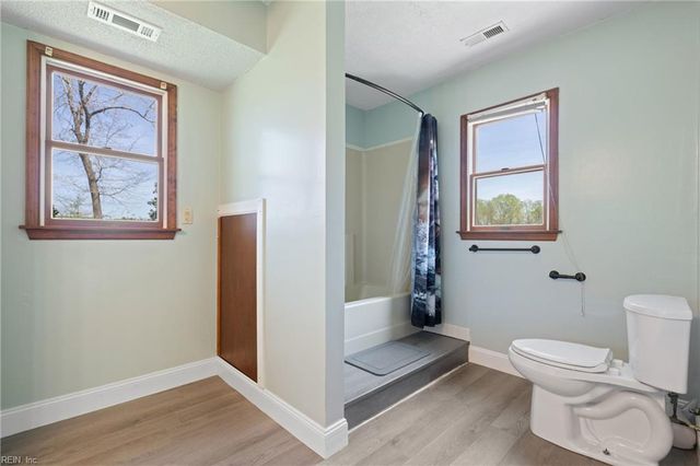 12522 Doles RD, Zuni, VA 23898