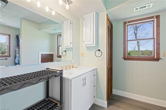 12522 Doles RD, Zuni, VA 23898