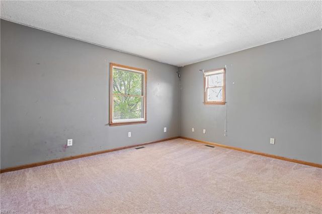 12522 Doles RD, Zuni, VA 23898