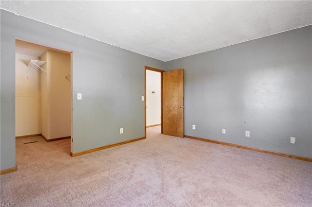 12522 Doles RD, Zuni, VA 23898