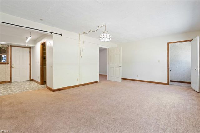 12522 Doles RD, Zuni, VA 23898