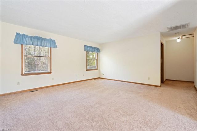 12522 Doles RD, Zuni, VA 23898