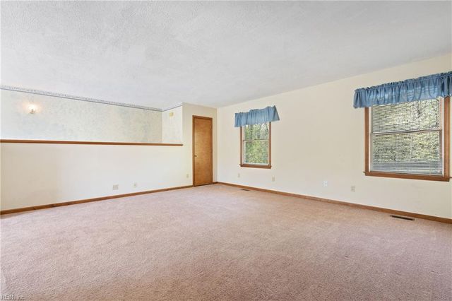 12522 Doles RD, Zuni, VA 23898