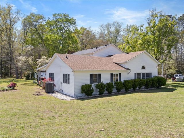 12522 Doles RD, Zuni, VA 23898
