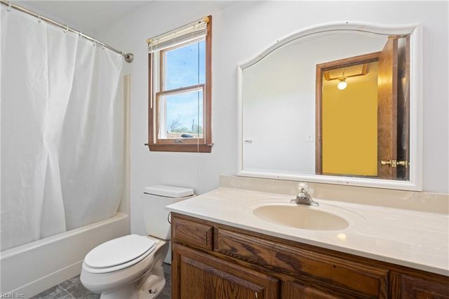 12522 Doles RD, Zuni, VA 23898