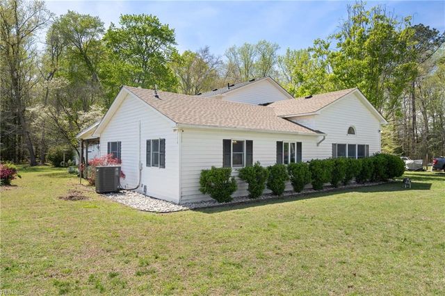 12522 Doles RD, Zuni, VA 23898