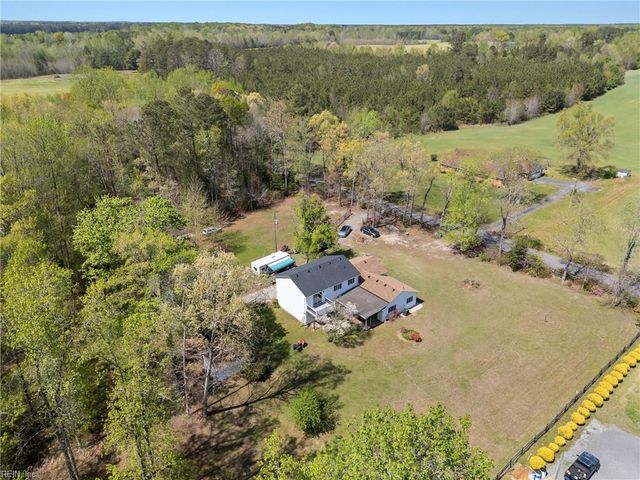 12522 Doles RD, Zuni, VA 23898