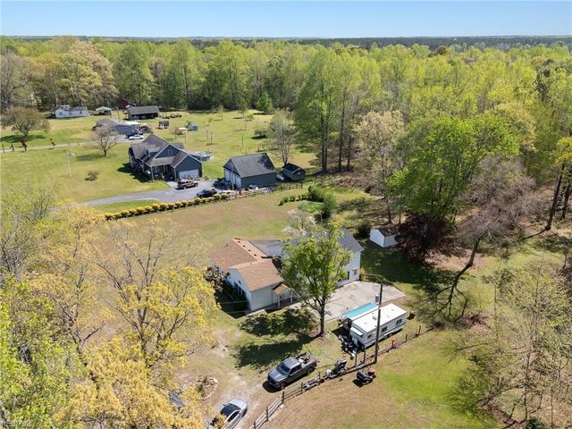 12522 Doles RD, Zuni, VA 23898