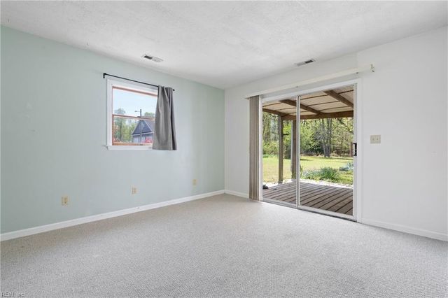 12522 Doles RD, Zuni, VA 23898