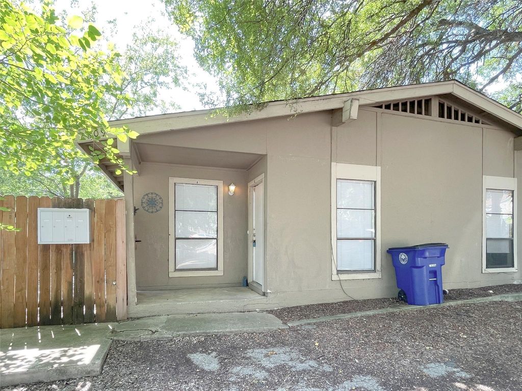 2809 Parker LN A, Austin, TX 78741