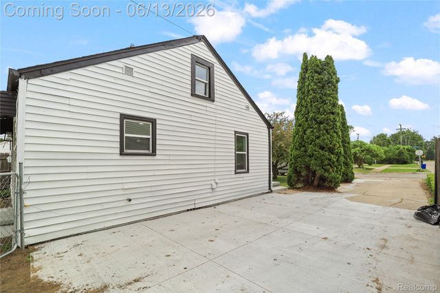 23960 Trombley Street, Clinton Charter Township, MI 48035