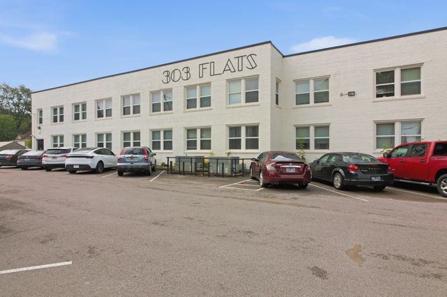 303 S Poplar St, Paris, TN 38242