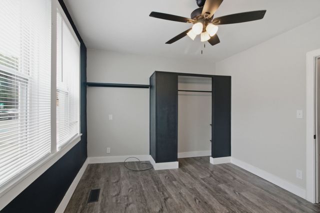 303 S Poplar St, Paris, TN 38242