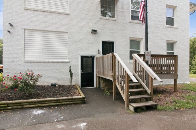 303 S Poplar St, Paris, TN 38242