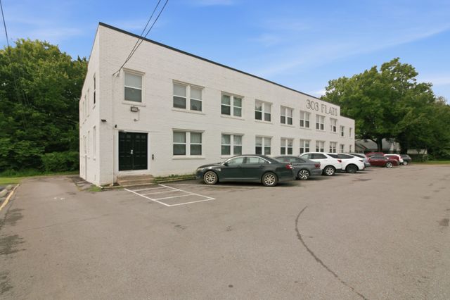 303 S Poplar St, Paris, TN 38242