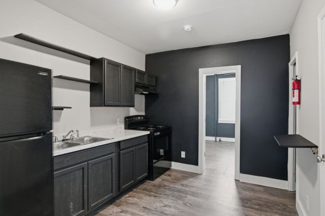 303 S Poplar St, Paris, TN 38242