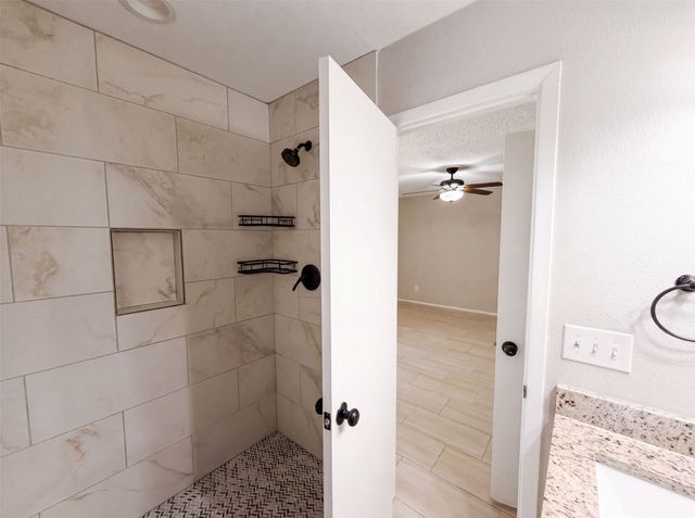 922 Meadowdale Circle, Garland, TX 75043