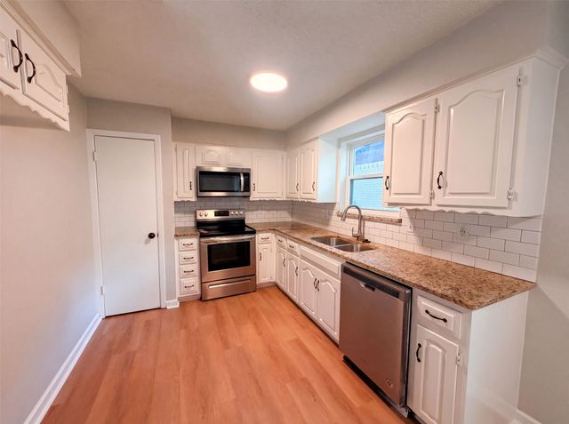 922 Meadowdale Circle, Garland, TX 75043