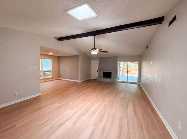 922 Meadowdale Circle, Garland, TX 75043