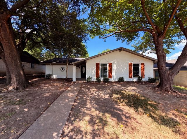 922 Meadowdale Circle, Garland, TX 75043