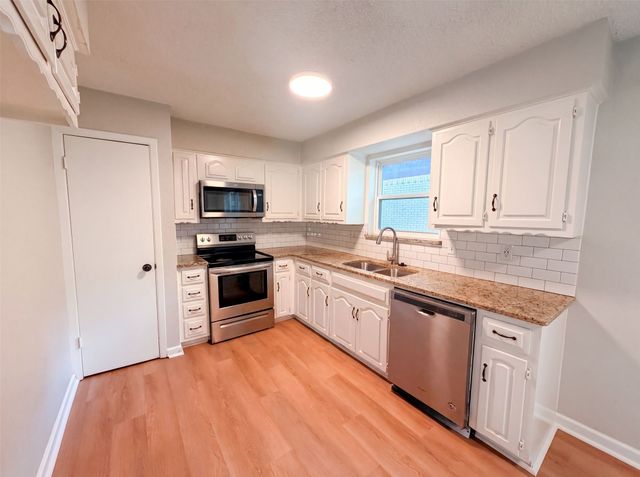 922 Meadowdale Circle, Garland, TX 75043