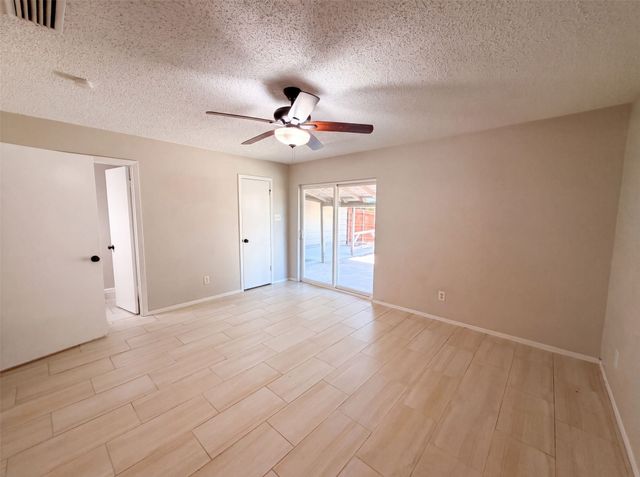 922 Meadowdale Circle, Garland, TX 75043