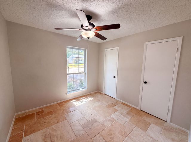 922 Meadowdale Circle, Garland, TX 75043