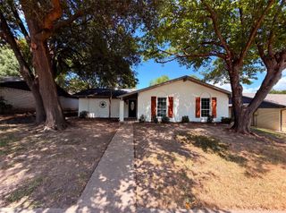922 Meadowdale Circle, Garland, TX 75043