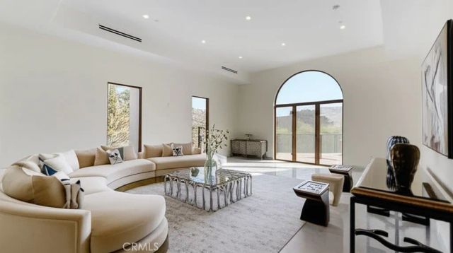 10521 Mary Bell Avenue, Shadow Hills, CA 91040