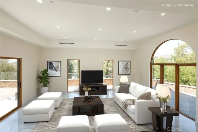 10521 Mary Bell Avenue, Shadow Hills, CA 91040