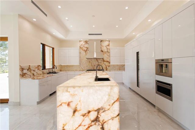 10521 Mary Bell Avenue, Shadow Hills, CA 91040