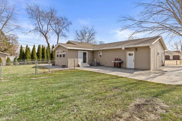 817 W Milwaukee STREET, Jefferson, WI 53549