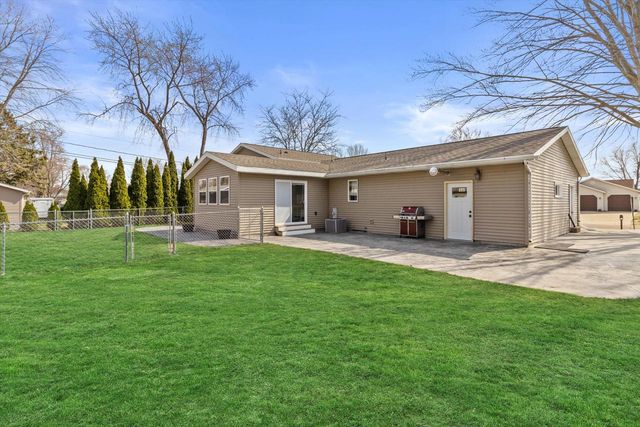 817 W Milwaukee STREET, Jefferson, WI 53549